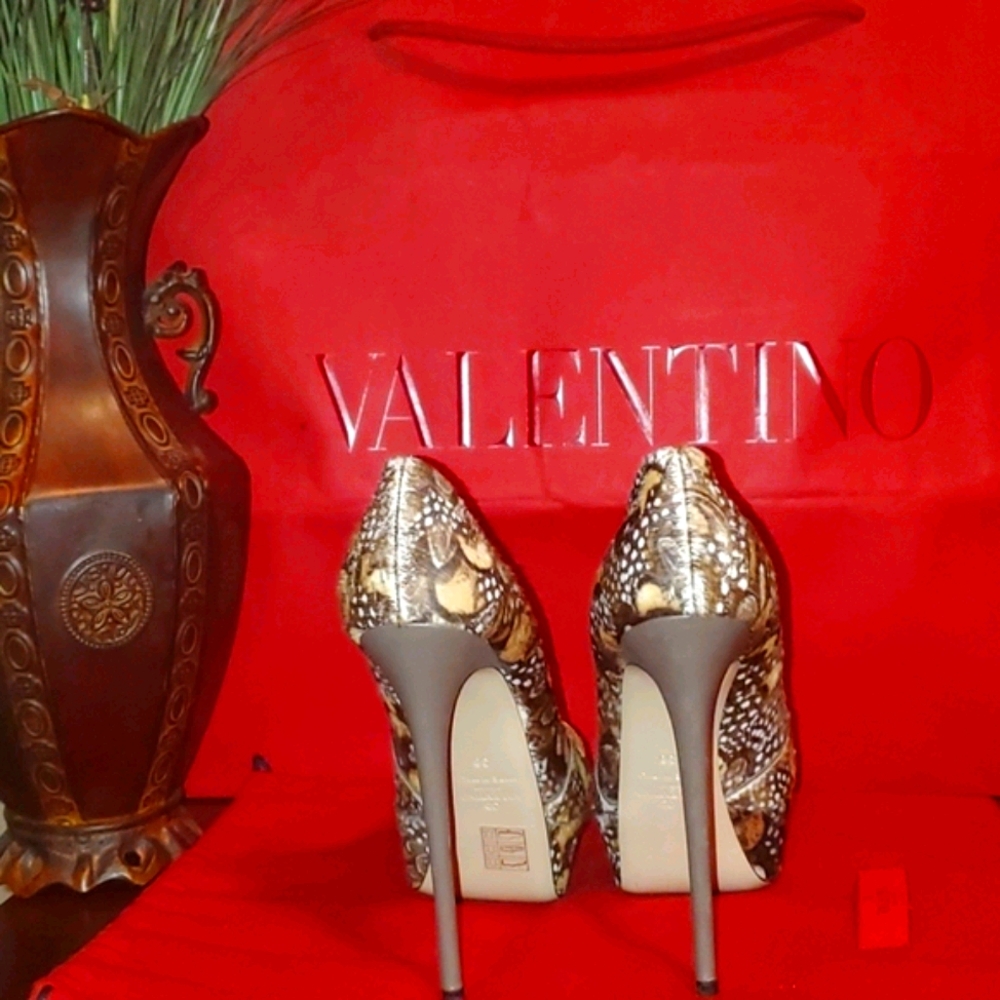 Valentino Platform Heel 👠 like new, never worn